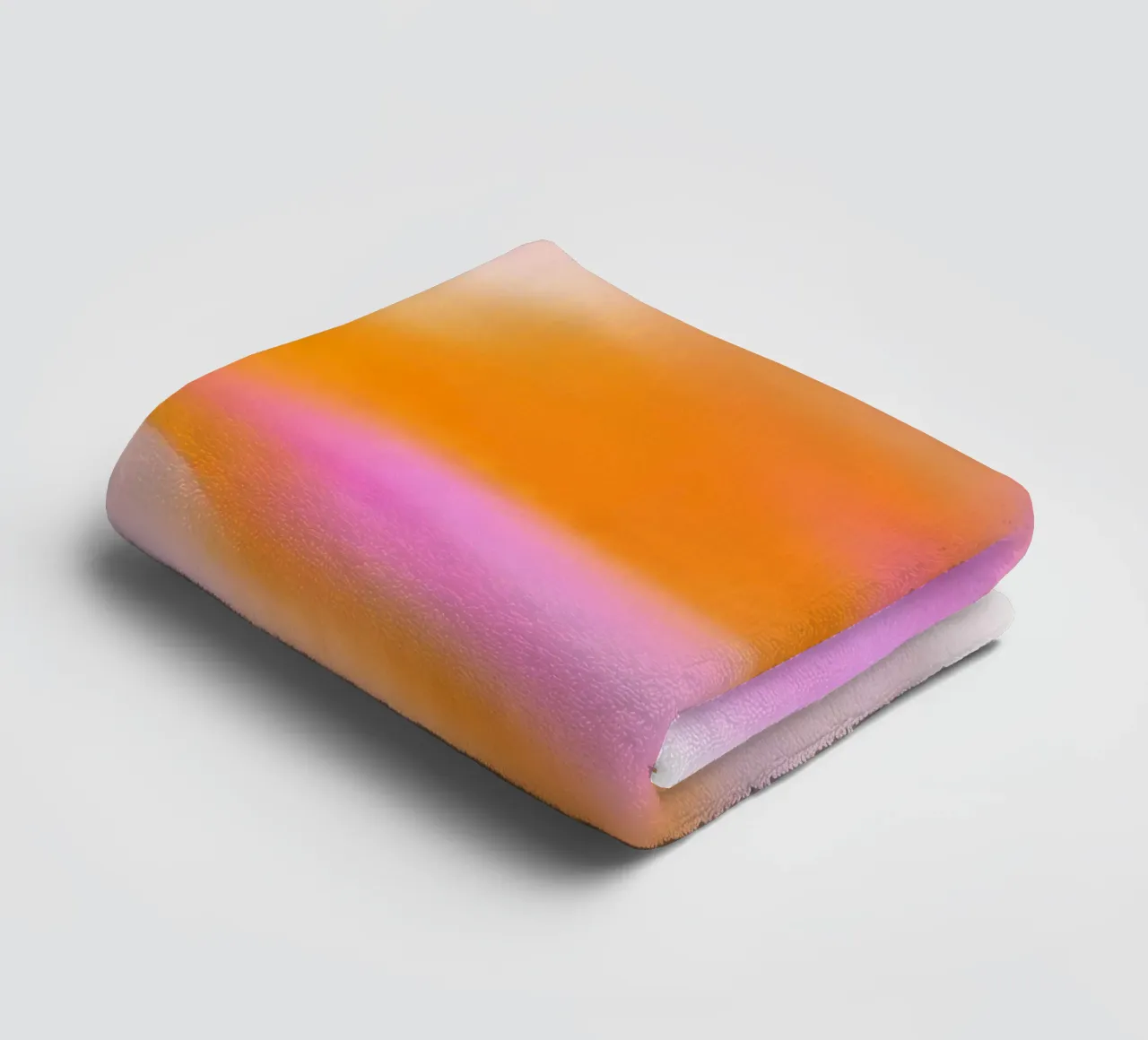 Piccolo fiore rosa sfocato artisticamente asciugamano da bagno da Something for you