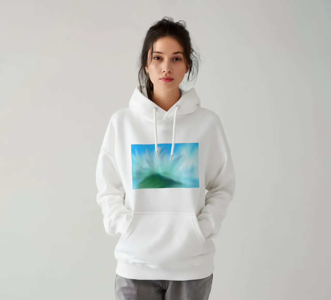 Piccolo fiore bianco sfocato artisticamente felpa con cappuccio da Something for you