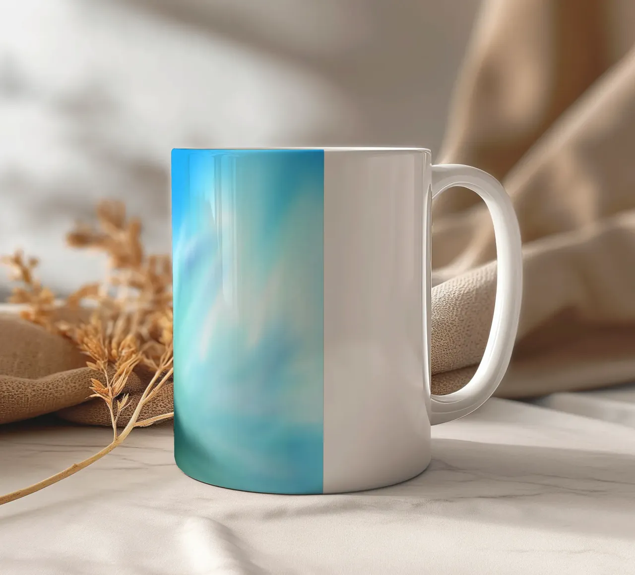 Piccolo fiore bianco sfocato artisticamente tazza in ceramica da Something for you