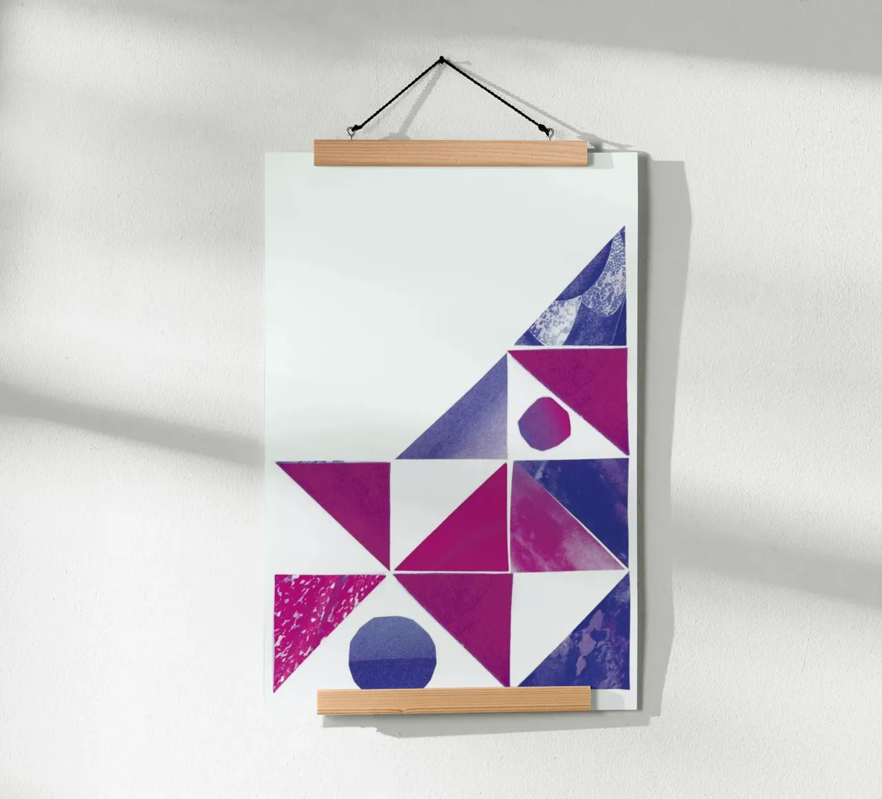 Bad Vibe E poster con telaio in legno da David Head