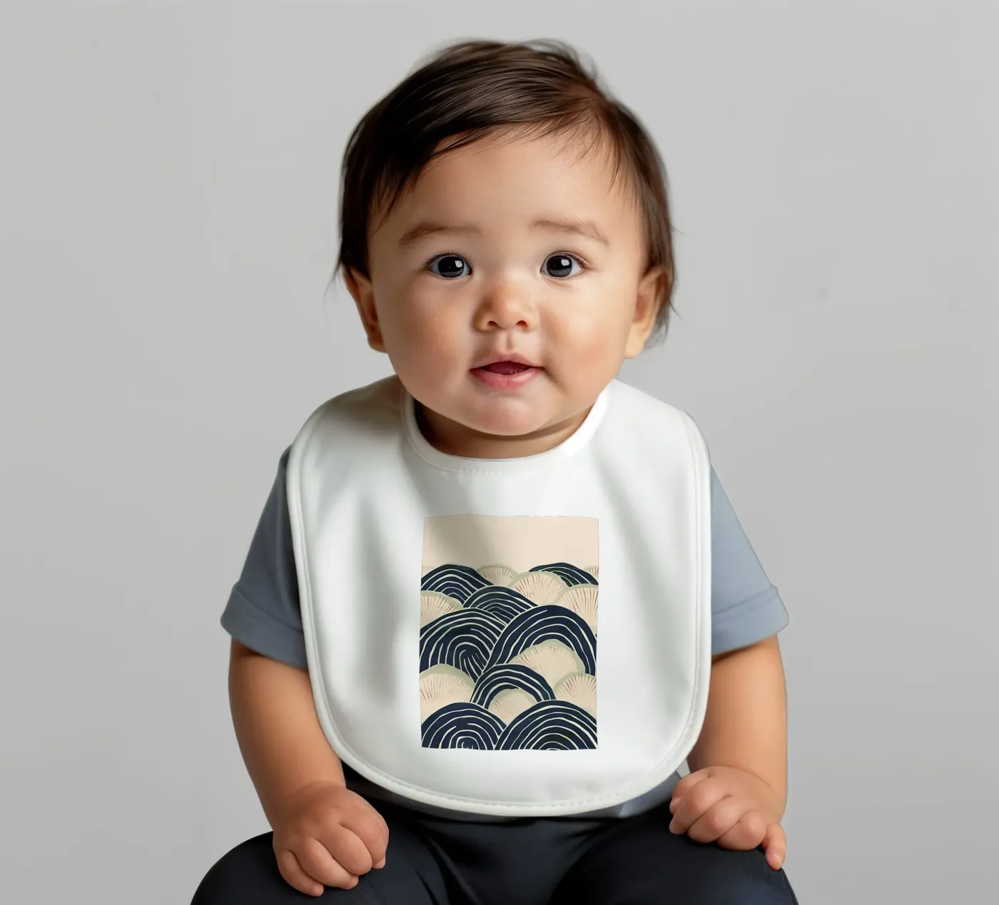 Arched Wave Forms Babylätzchen von softsoul