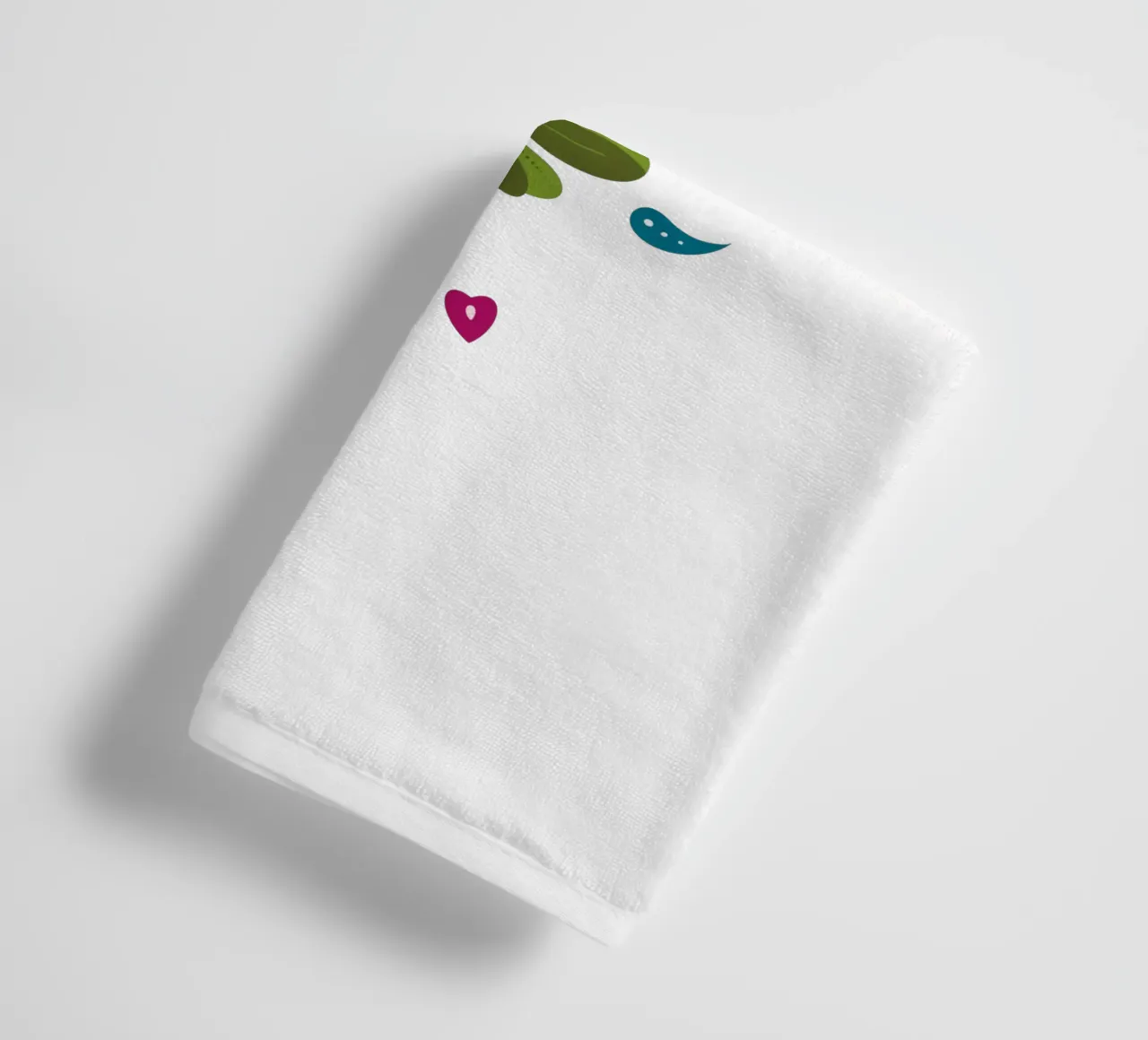 Böhmische Blume - kräftige Töne Handtuch von 2fevrierArtStudio