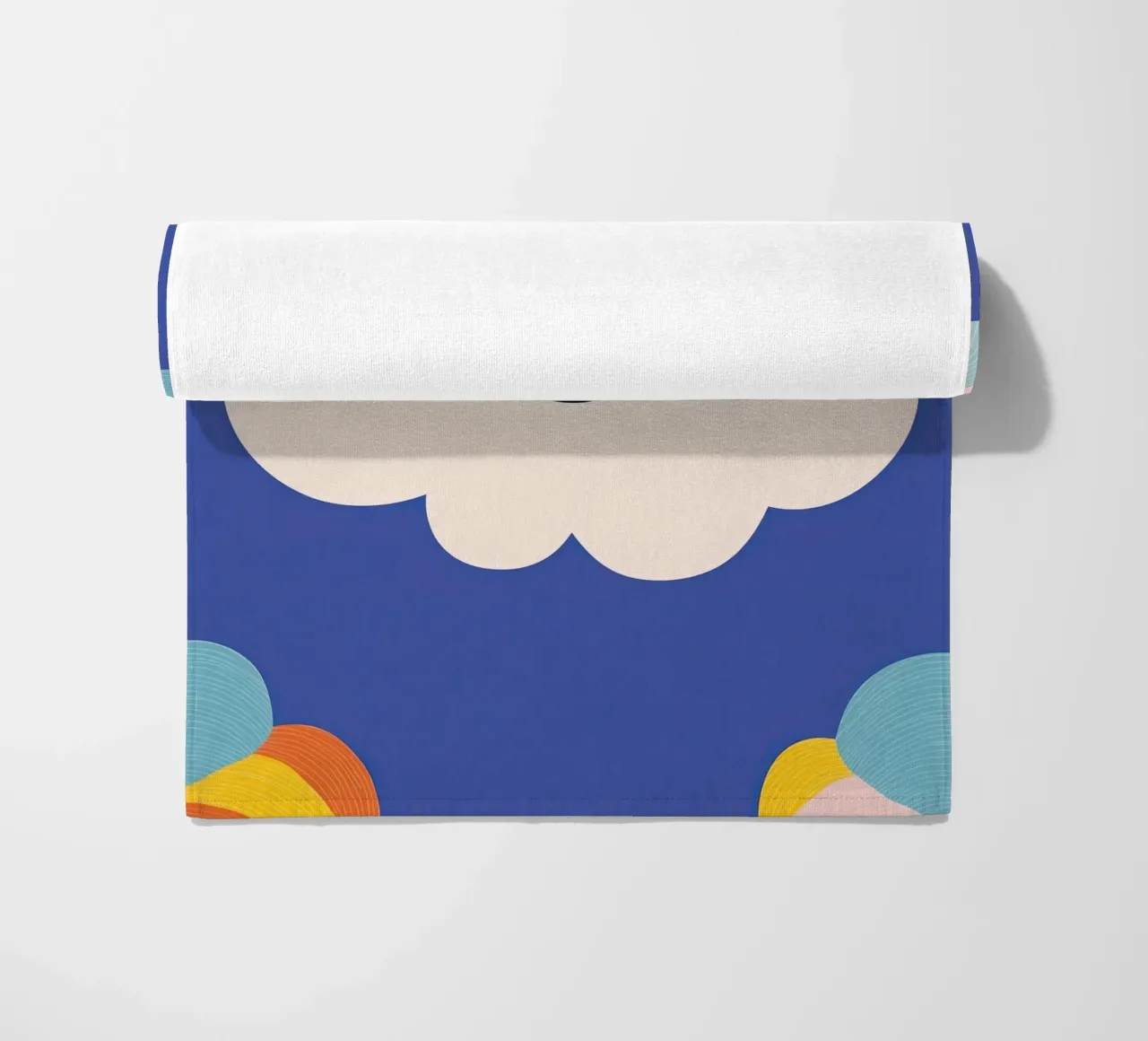 Wolken glimlachen strandhanddoek van Little Art Lab