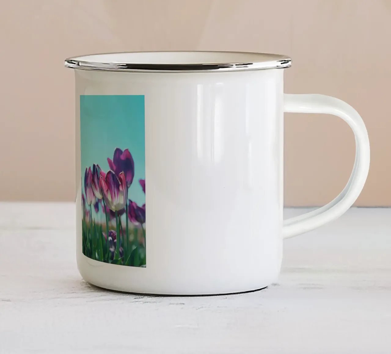 Purple Tulips tazza in smalto da Morgan Kendall