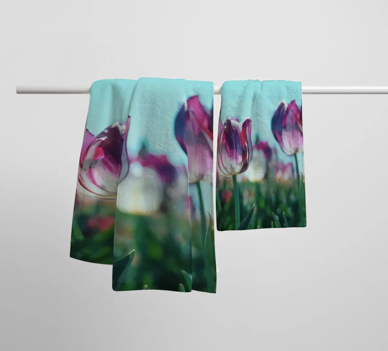 Purple Tulips asciugamano da bagno da Morgan Kendall
