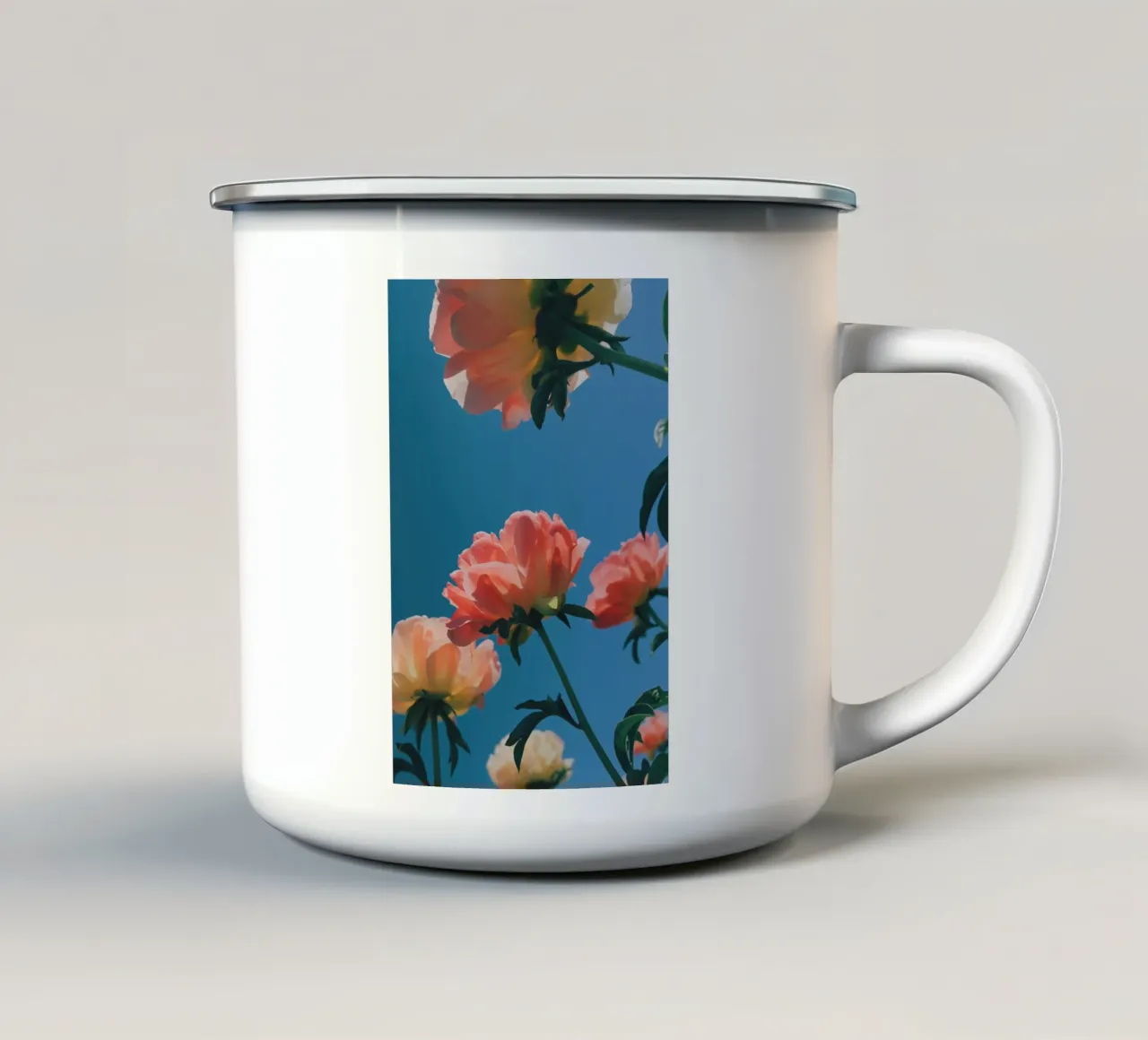 In The Sky tazza in smalto da Morgan Kendall