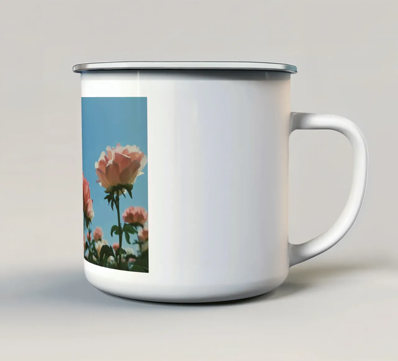 Polka Dotted Sky tazza in smalto da Morgan Kendall