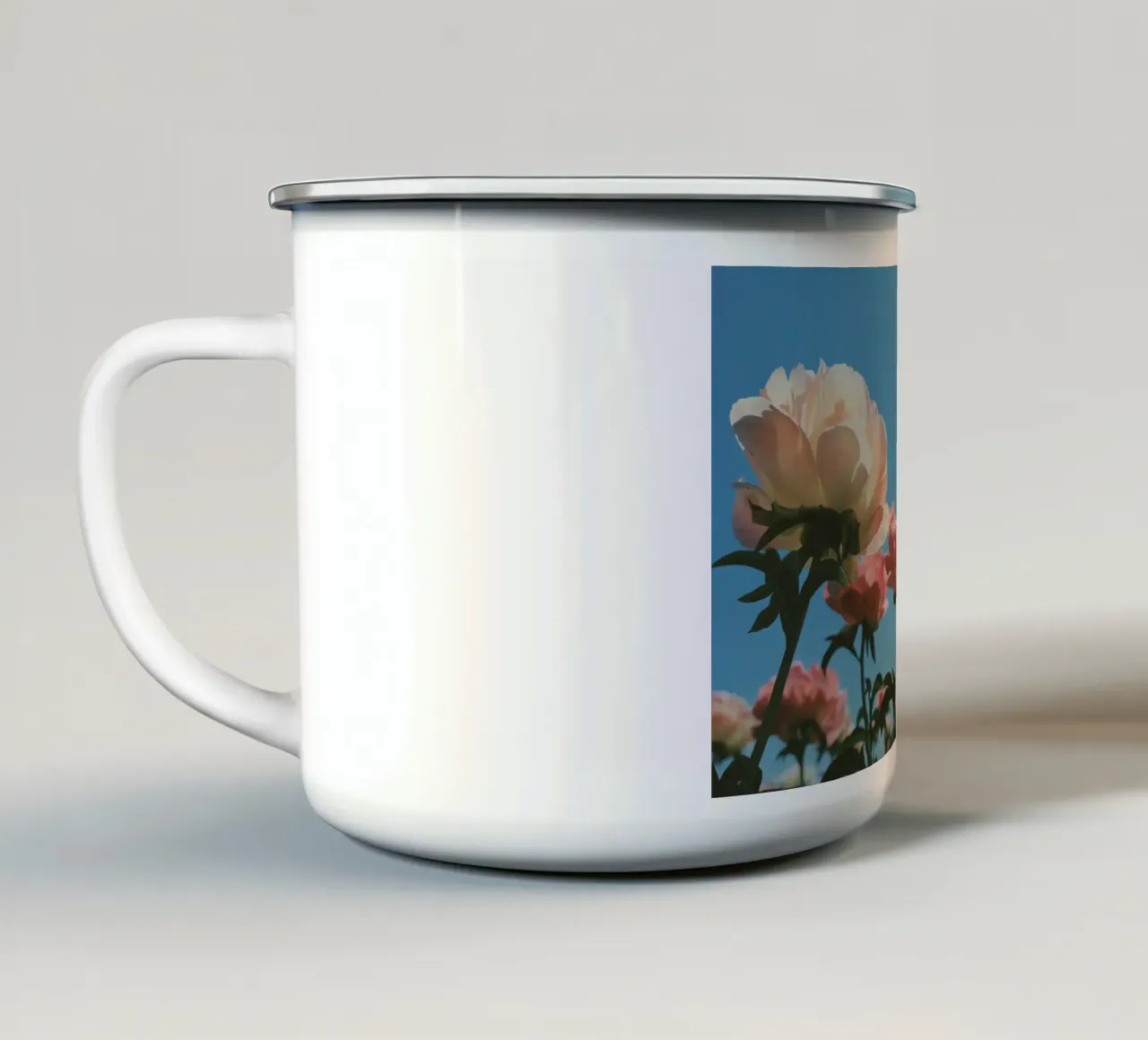 Polka Dotted Sky tazza in smalto da Morgan Kendall