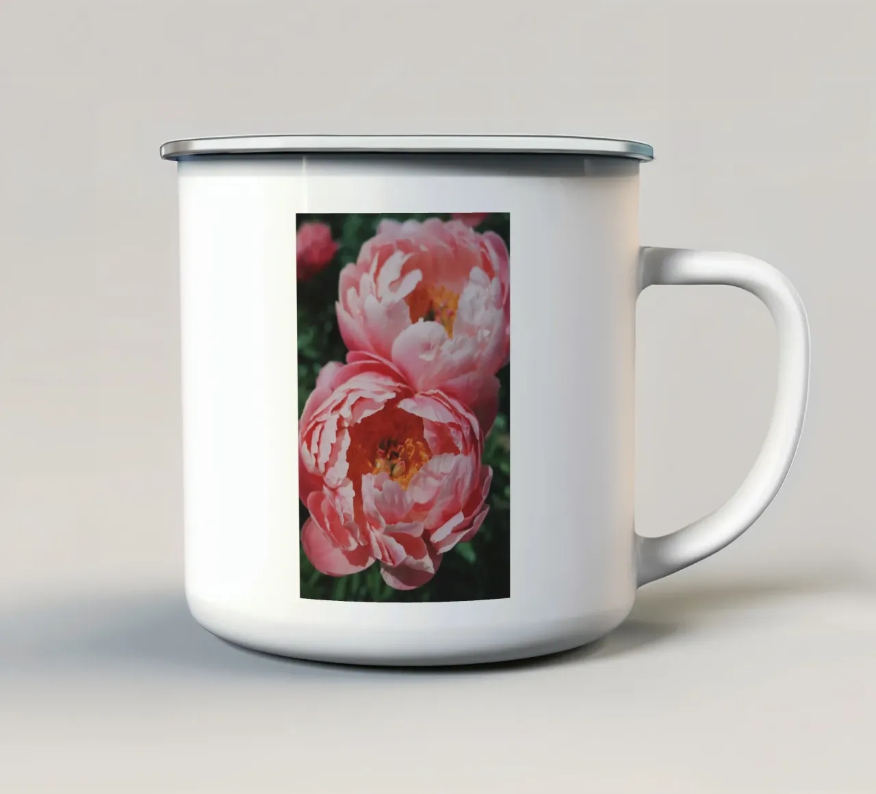 Peonies tazza in smalto da Morgan Kendall