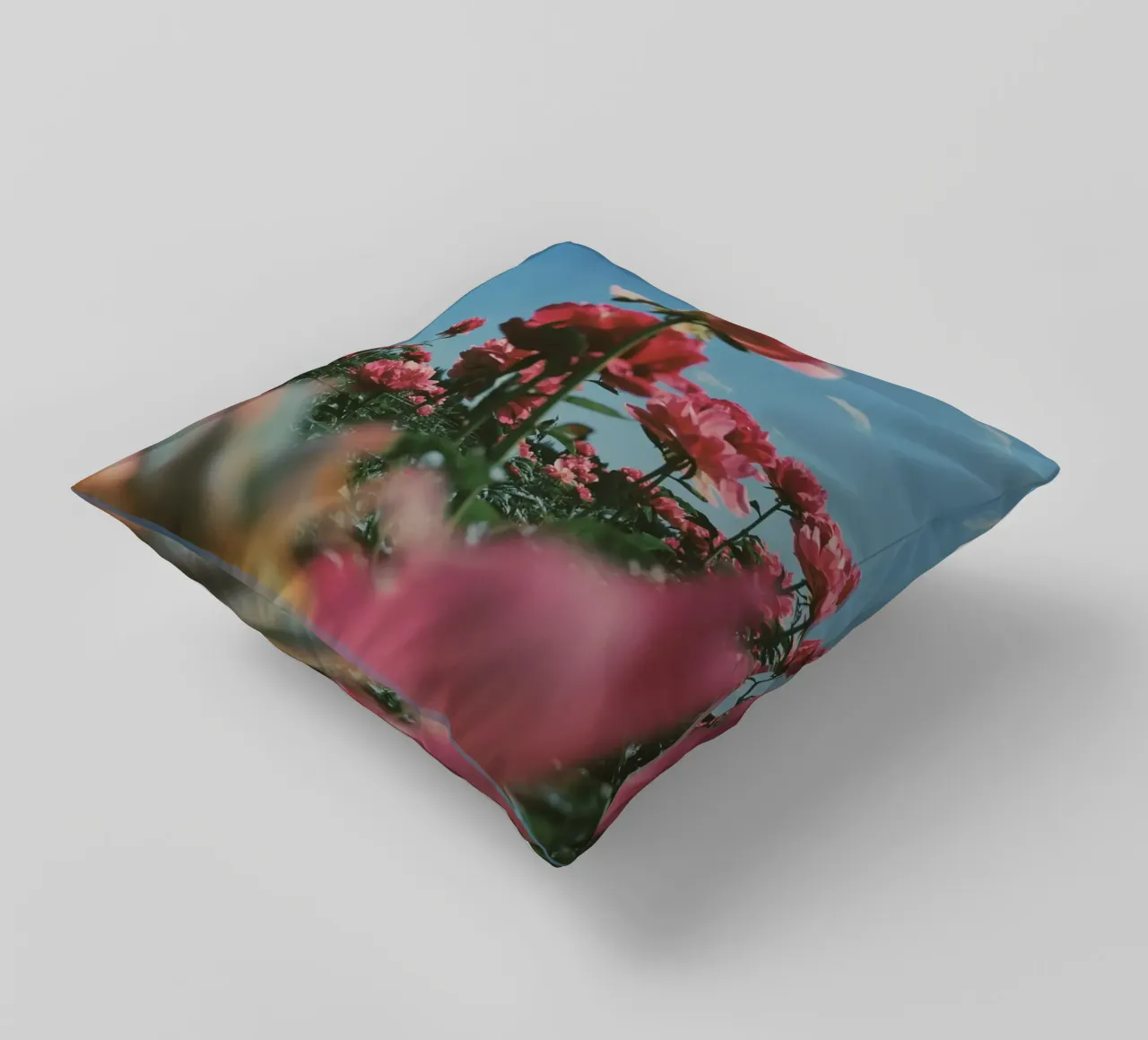 Through the Fields cuscino da Morgan Kendall