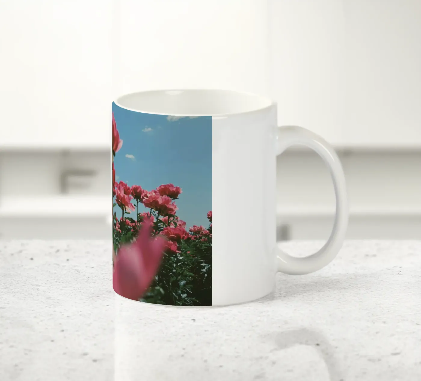 Through the Fields tazza in ceramica da Morgan Kendall