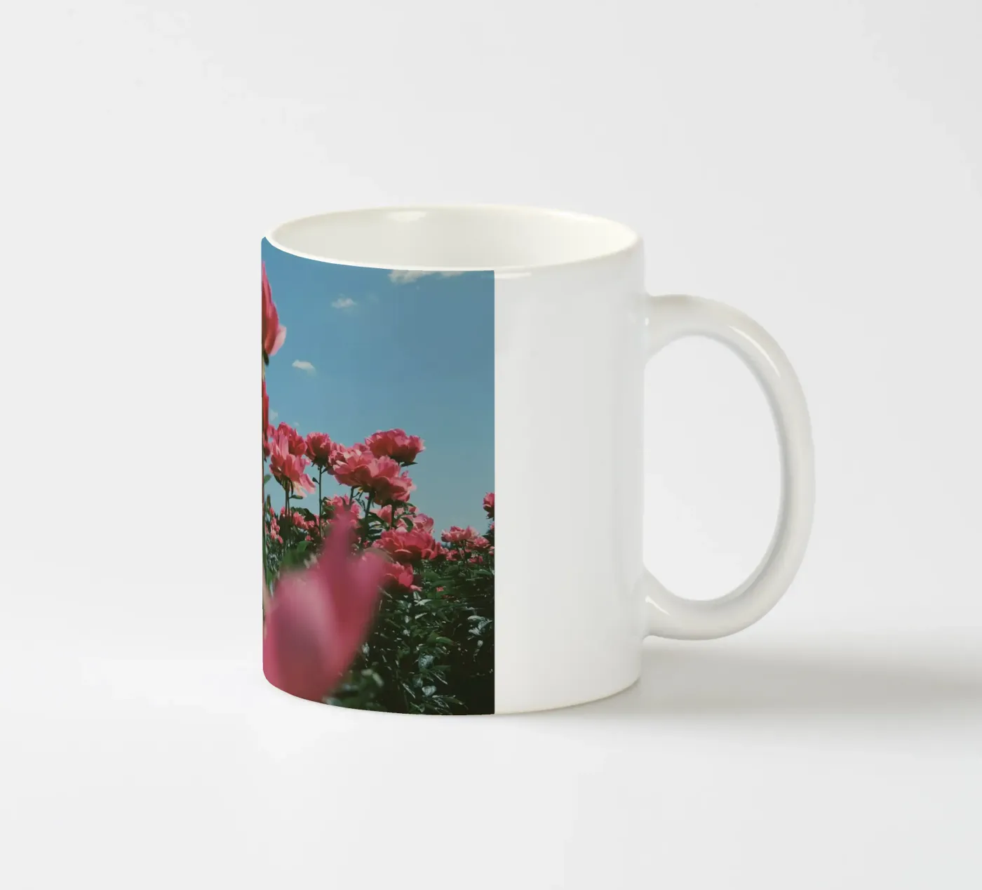 Through the Fields tazza in ceramica da Morgan Kendall