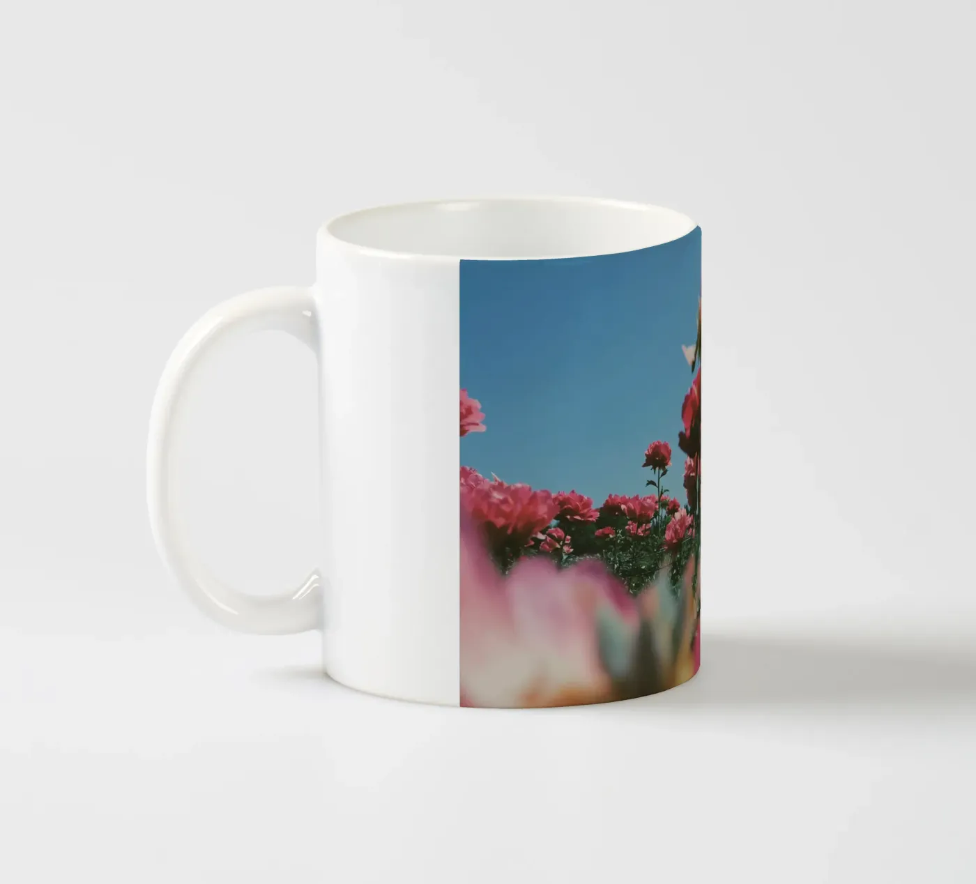 Through the Fields tazza in ceramica da Morgan Kendall