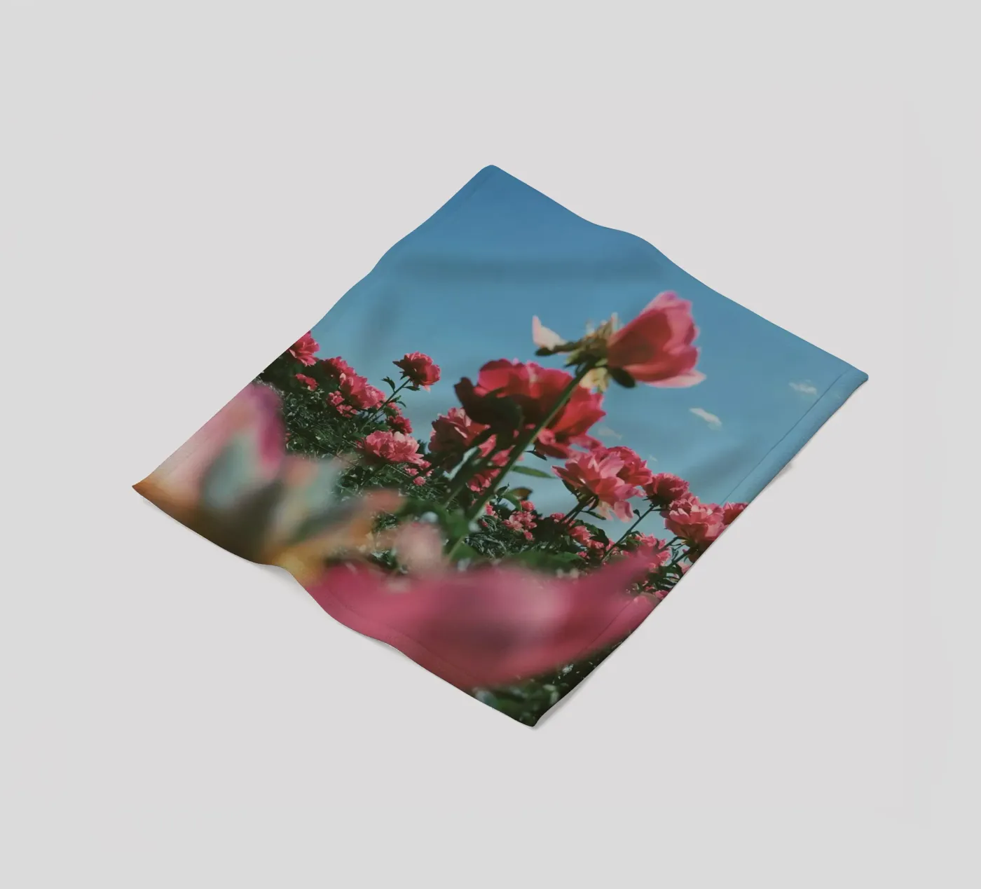 Through the Fields coperta in pile da Morgan Kendall