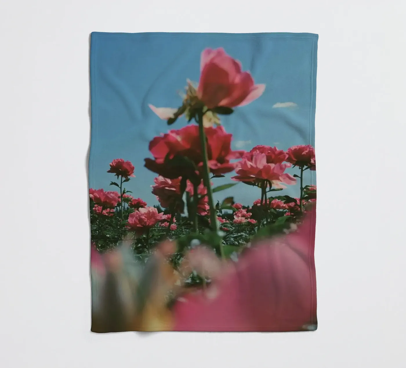 Through the Fields coperta in pile da Morgan Kendall