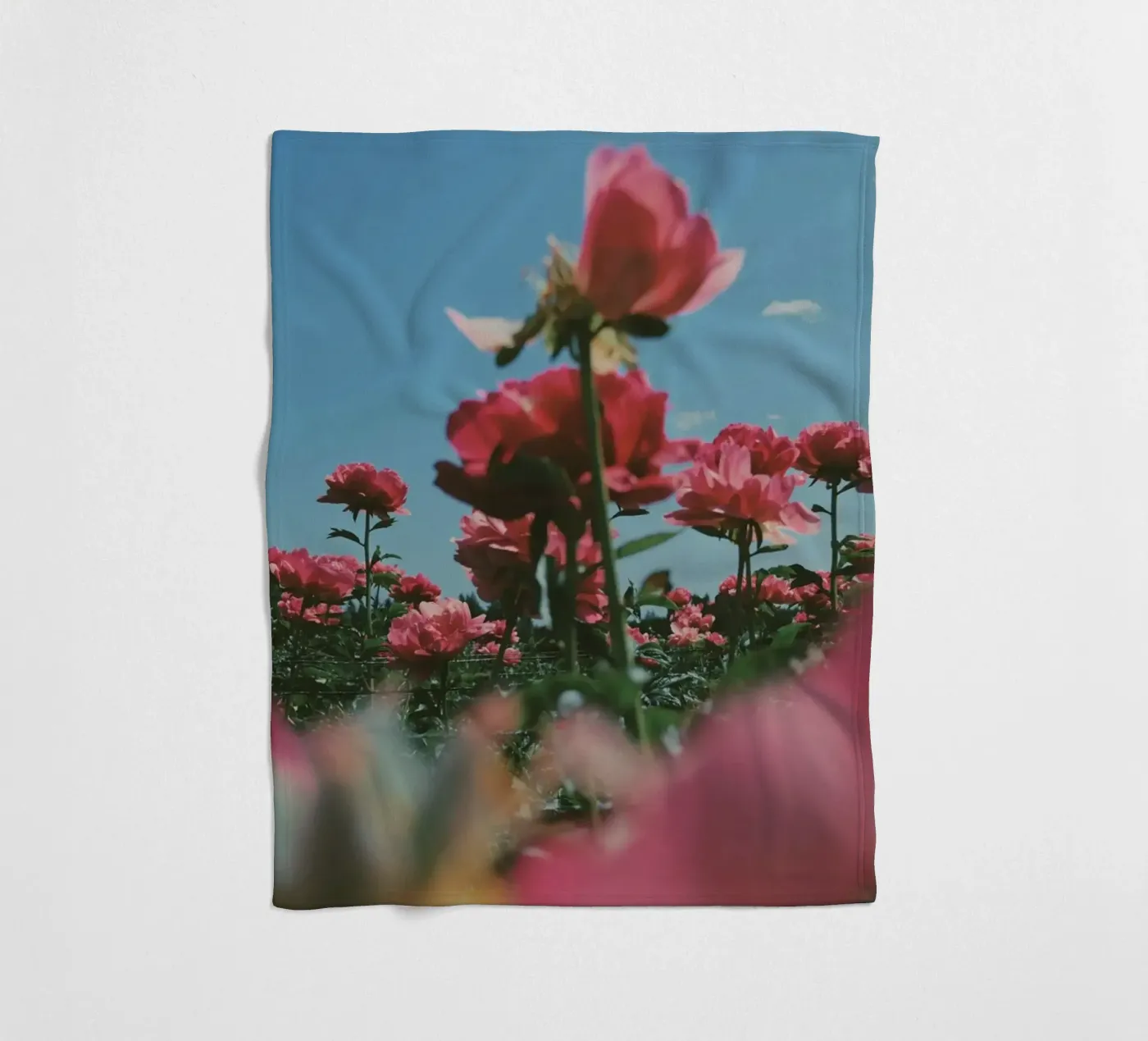 Through the Fields coperta in pile da Morgan Kendall