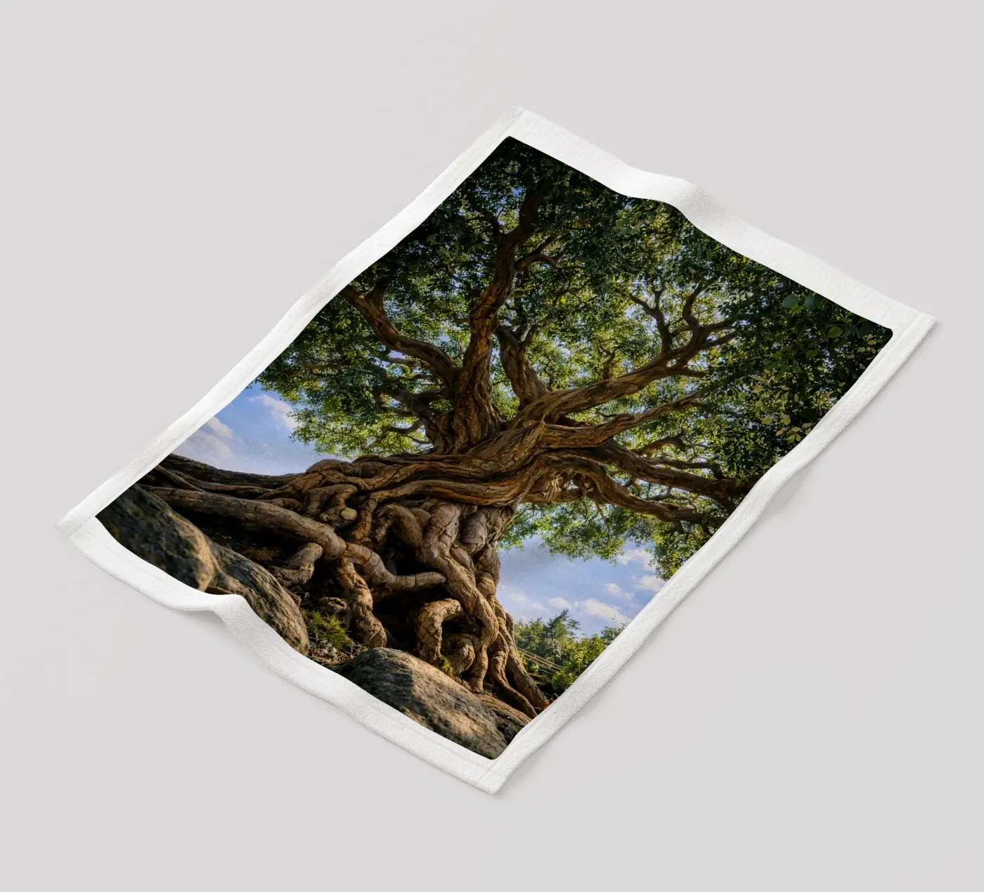 old tree Fleecedecke von the gunduls