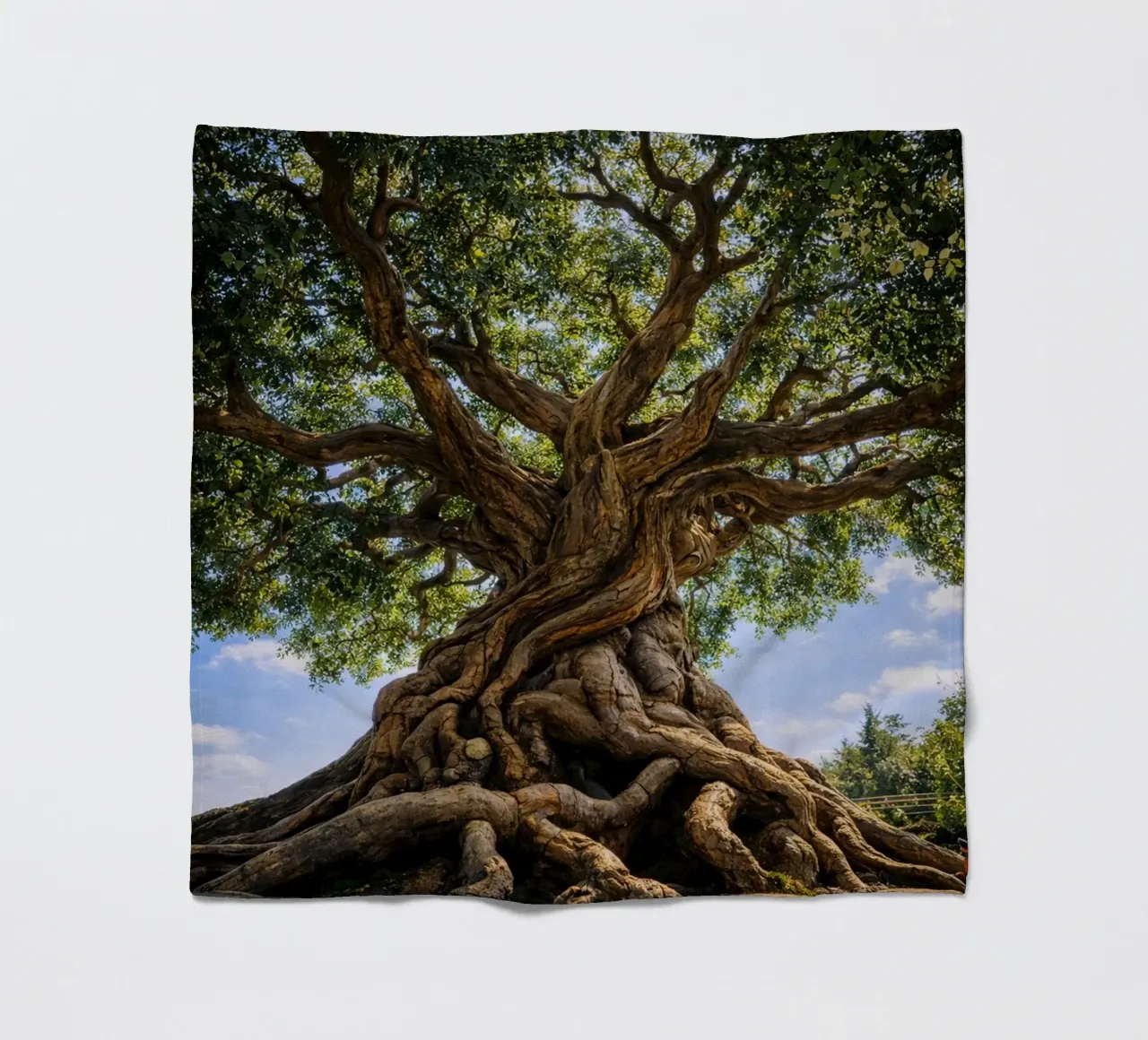 old tree Fleecedecke von the gunduls