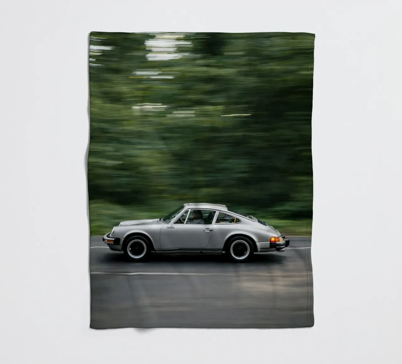 vintage old car Fleecedecke von the gunduls