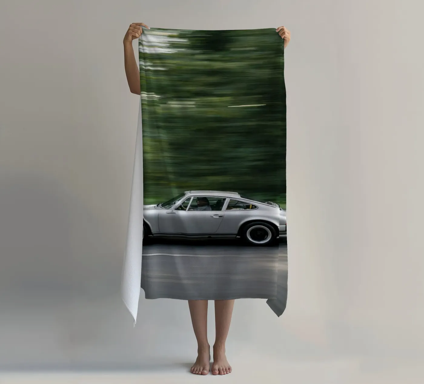 vintage old car Strandtuch von the gunduls
