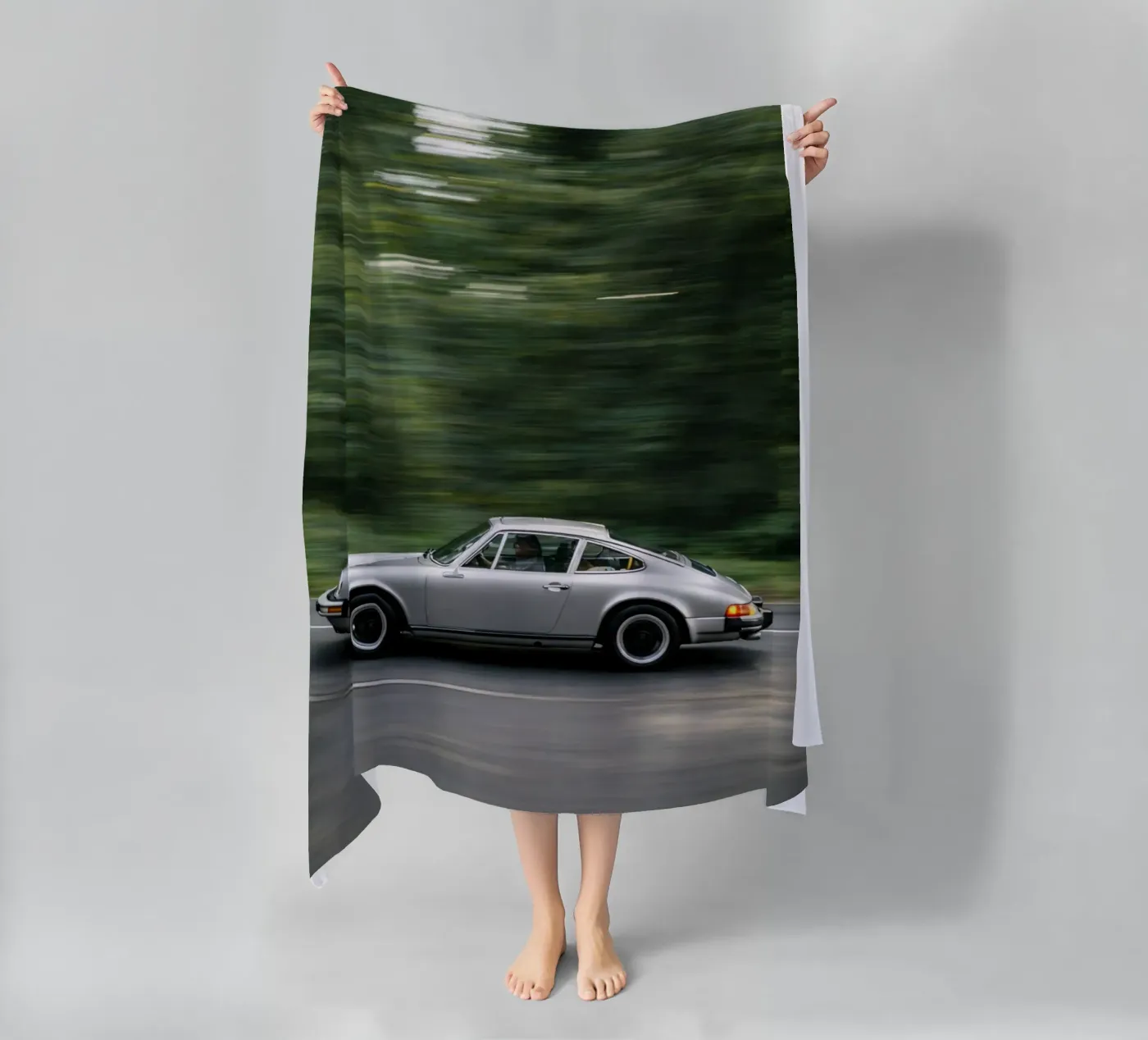 vintage old car Strandtuch von the gunduls
