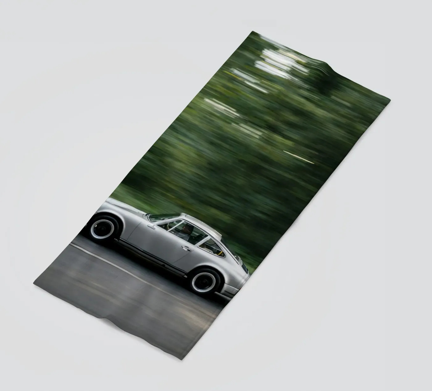 vintage old car Strandtuch von the gunduls