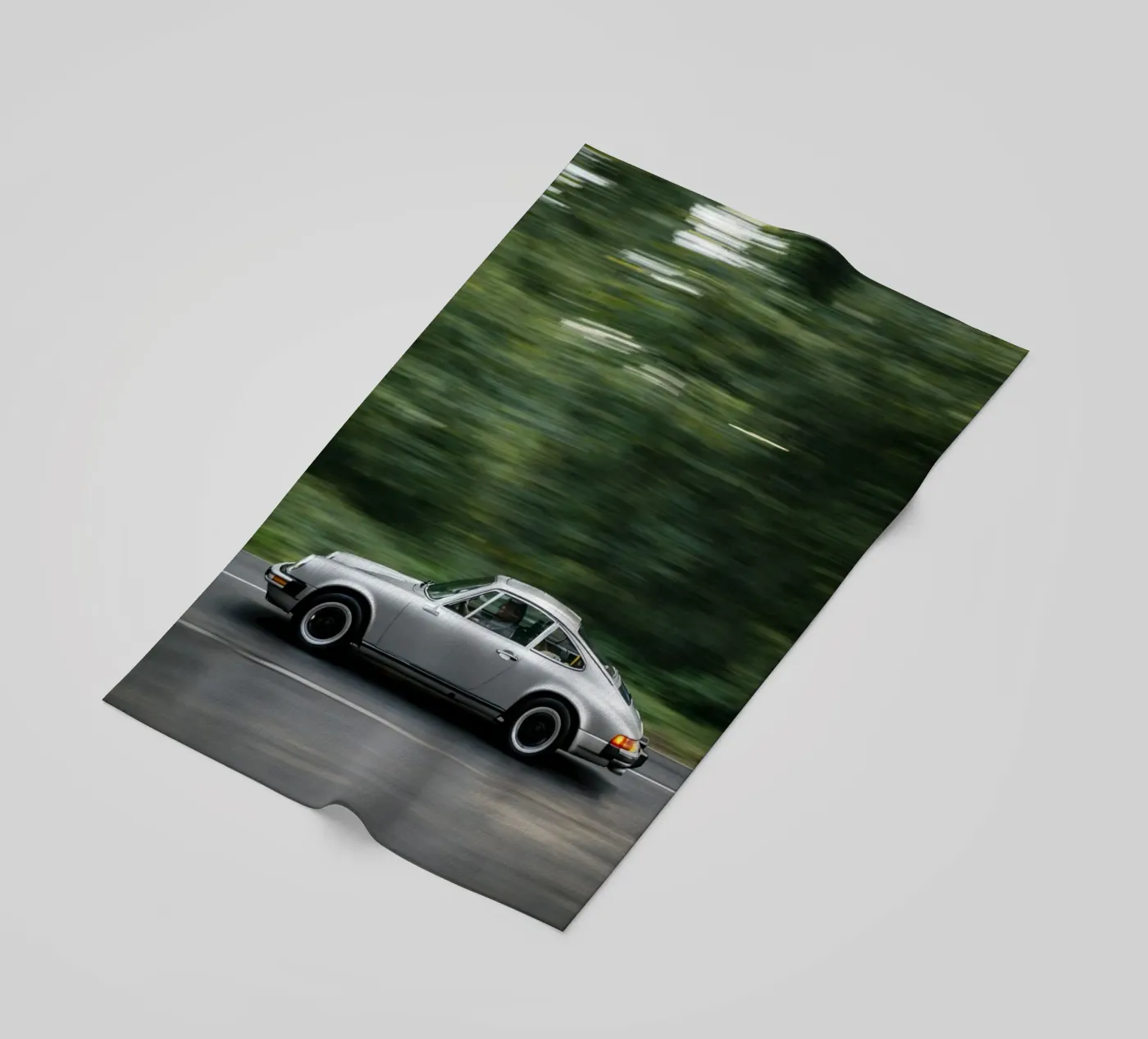 vintage old car Strandtuch von the gunduls