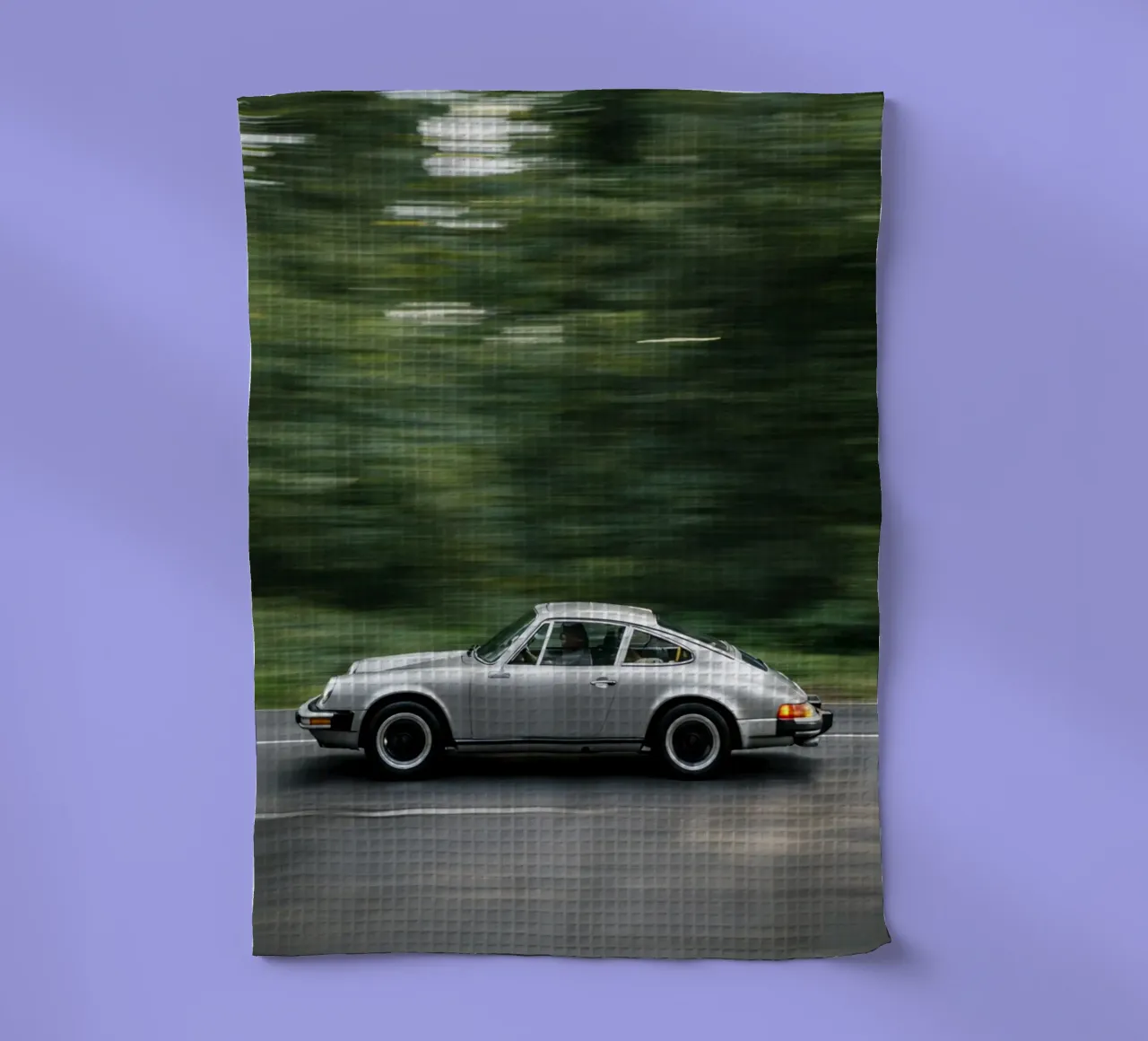 vintage old car Geschirrtuch von the gunduls