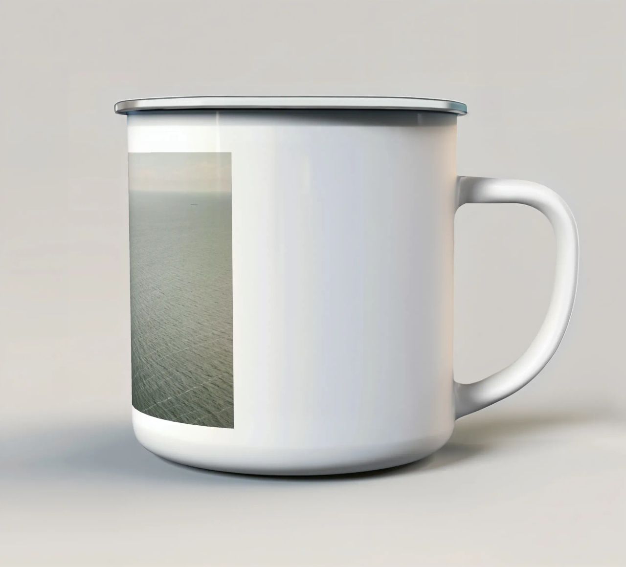 The Baltic Sea tazza in smalto da Marc Gruninger