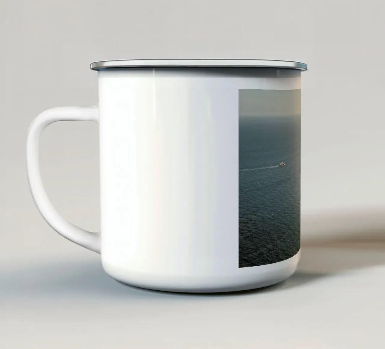 The Baltic Sea tazza in smalto da Marc Gruninger