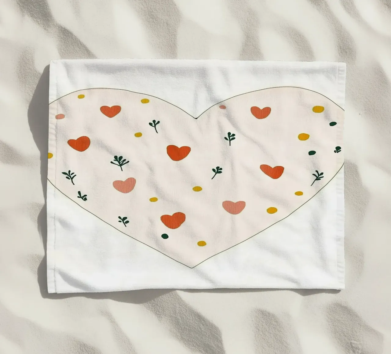 Heart Strandtuch von Little Art Lab