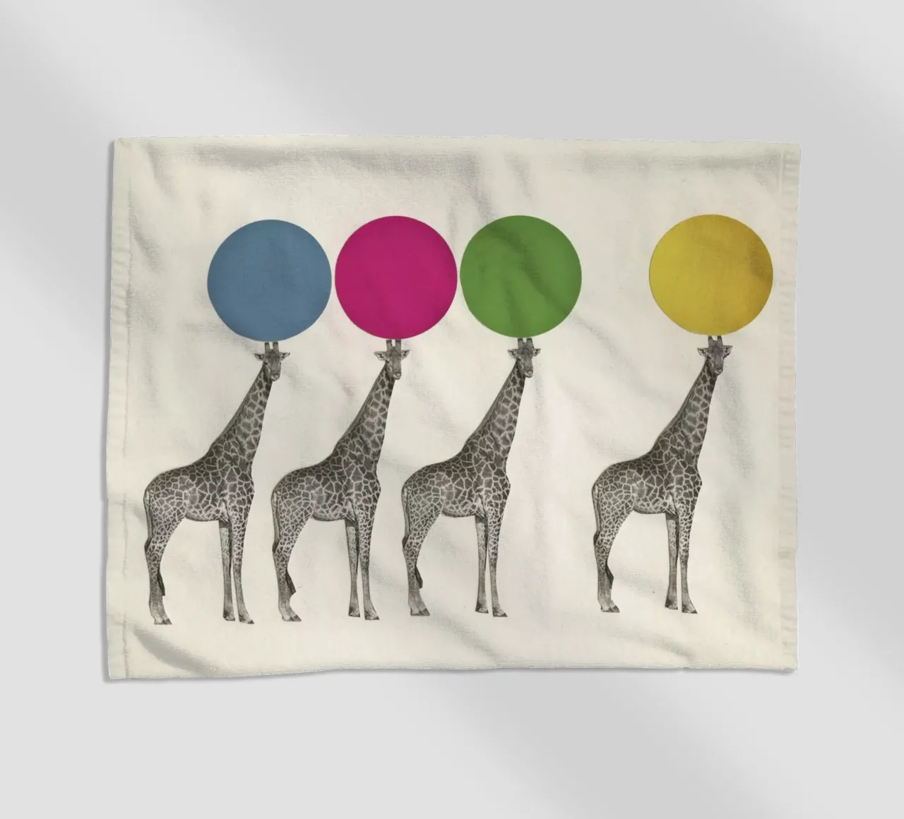 Balancing Act telo mare da Cassia Beck Collage