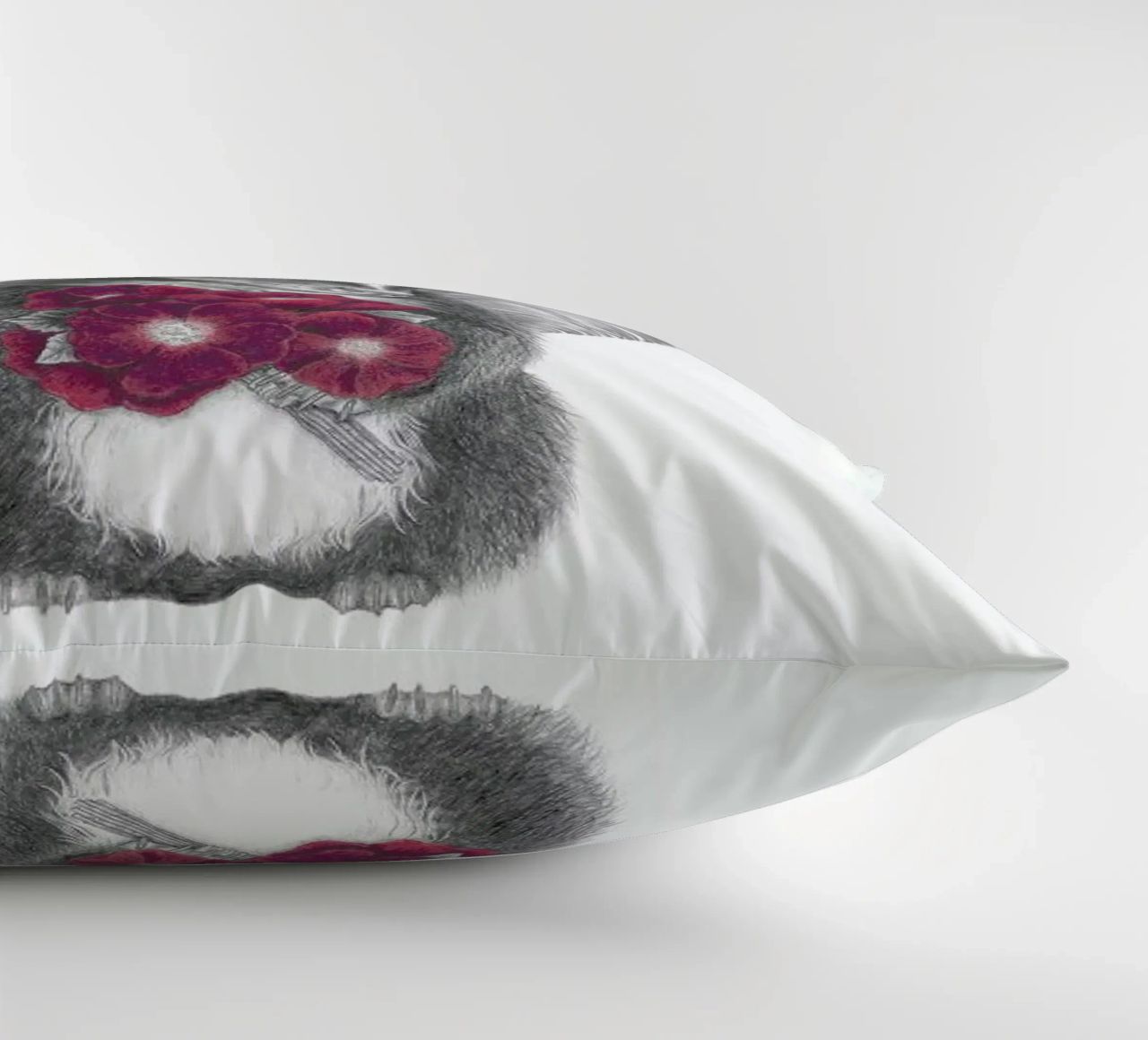 Scruffles Wigglebottom Skunk cuscino da Le Canot Rouge
