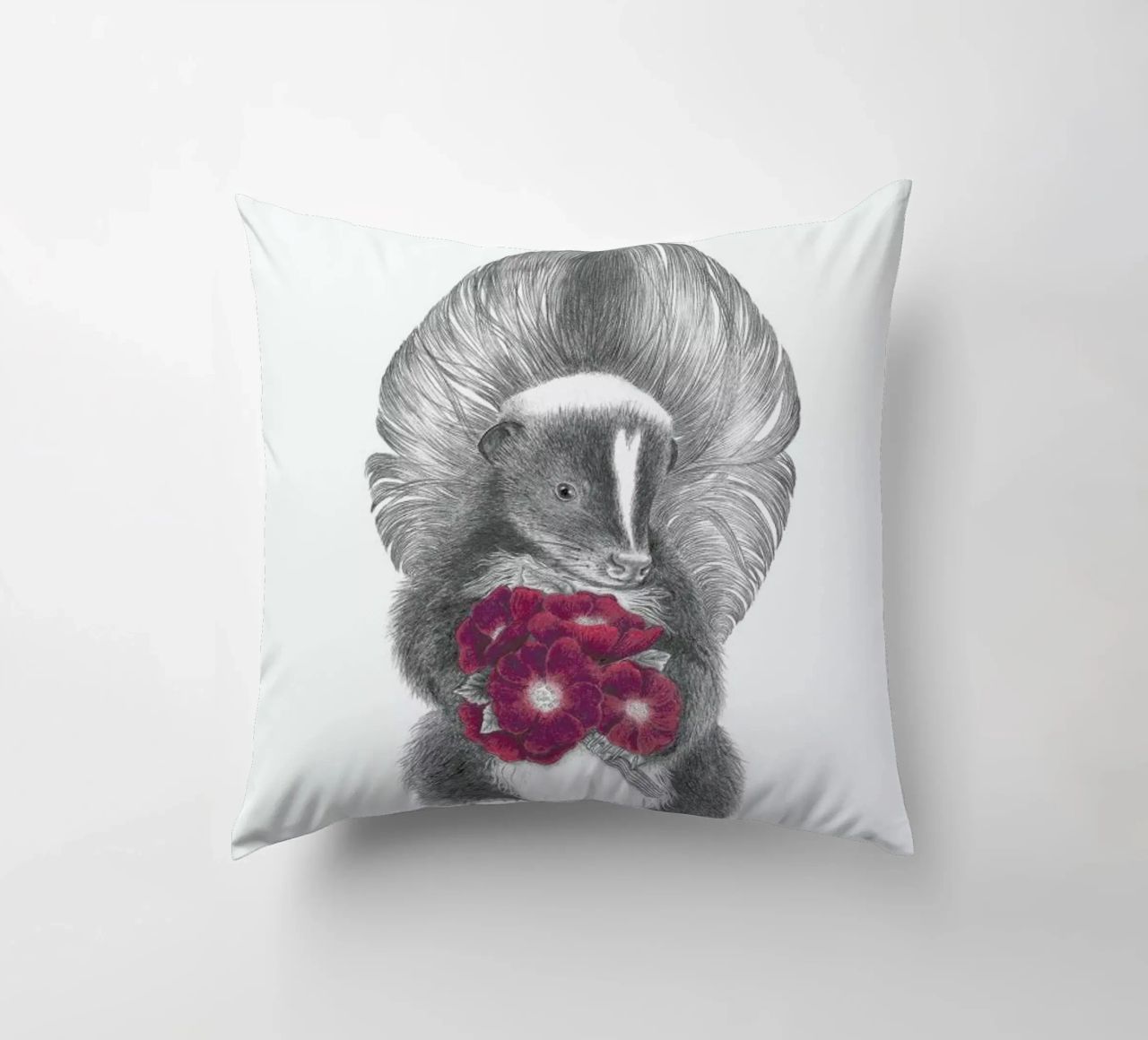 Scruffles Wigglebottom Skunk cuscino da Le Canot Rouge