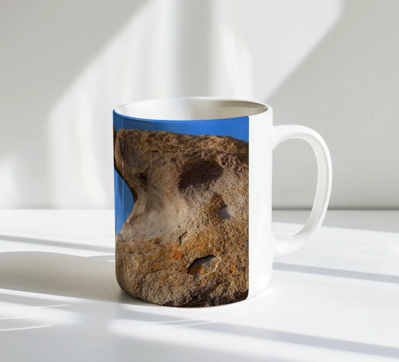 Arco di Mobius tazza in ceramica da Dave Hare Photography