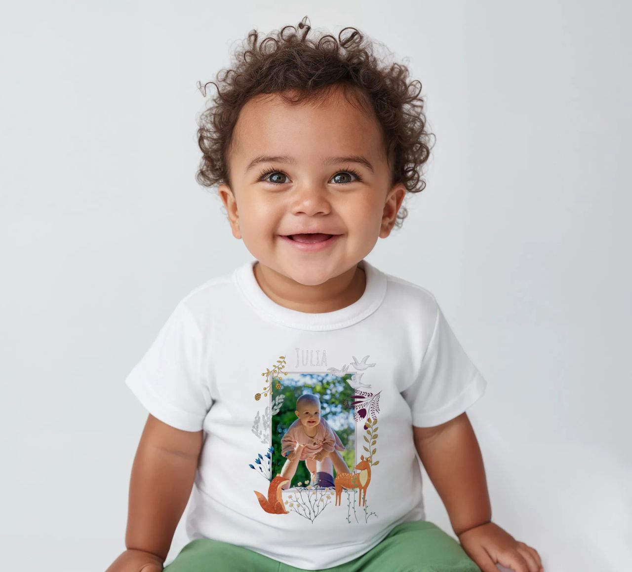 Personalized Baby Name Woodland Art: Fox, Deer, Flowers Baby T-Shirt von Studio Patruschka