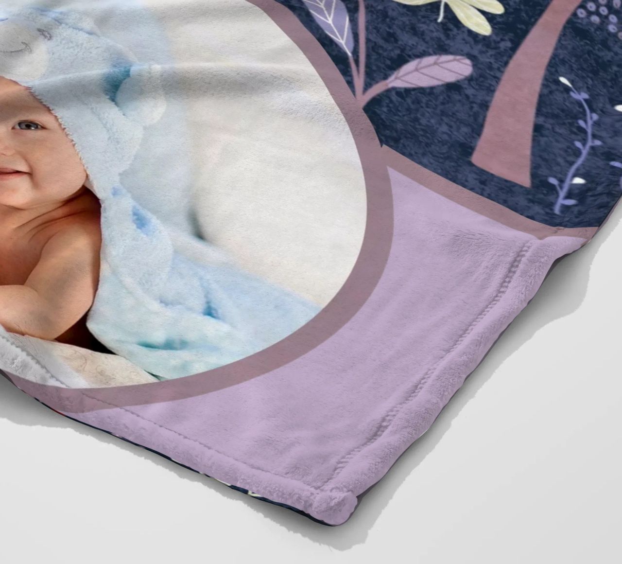 Nome personalizzato del bambino Arte del bosco: cavalli, fiori, alberi coperta in pile da Studio Patruschka