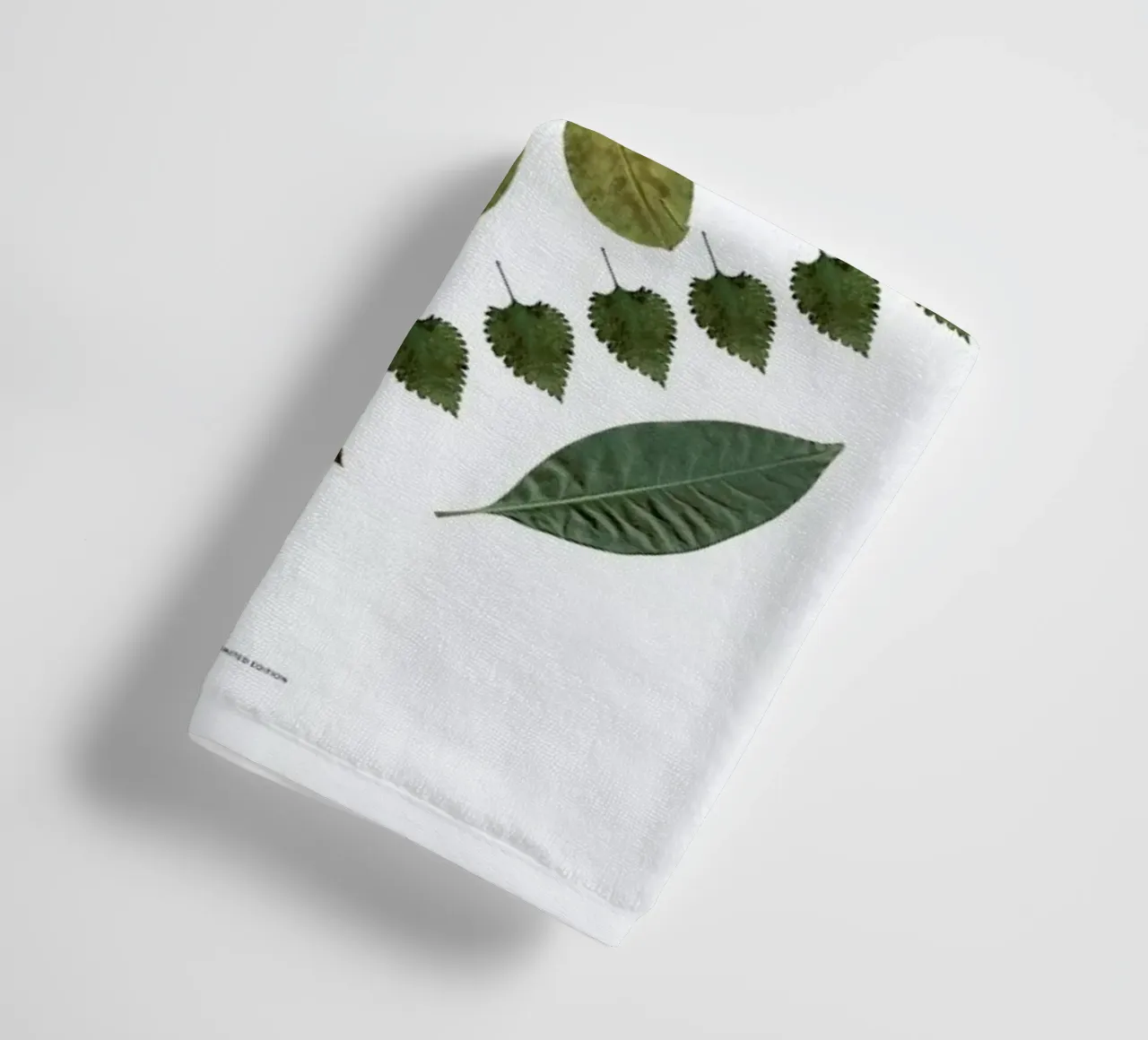 Botanicals 2 asciugamano da bagno da The Wall Shop