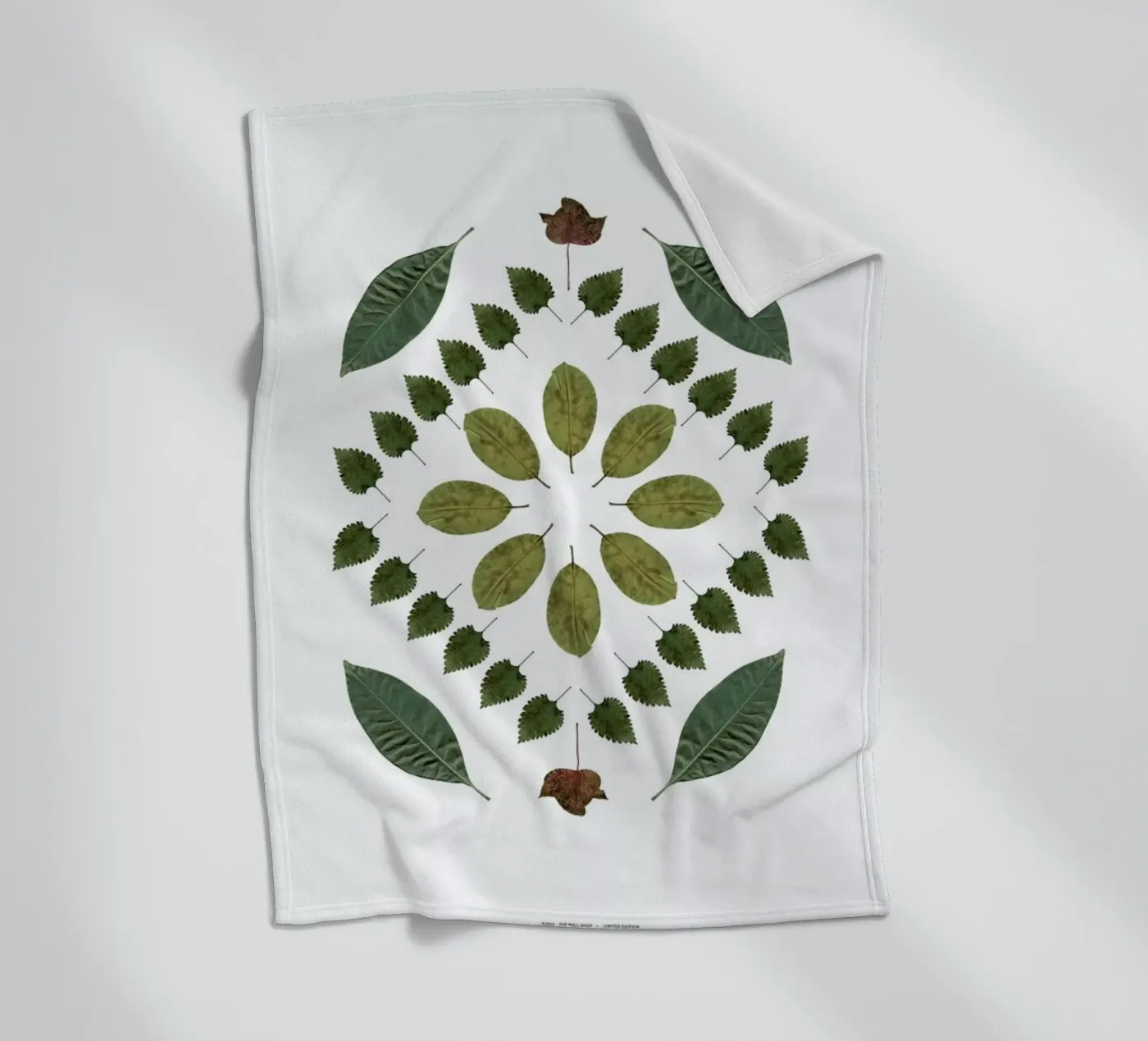 Botanicals 2 Fleecedecke von The Wall Shop