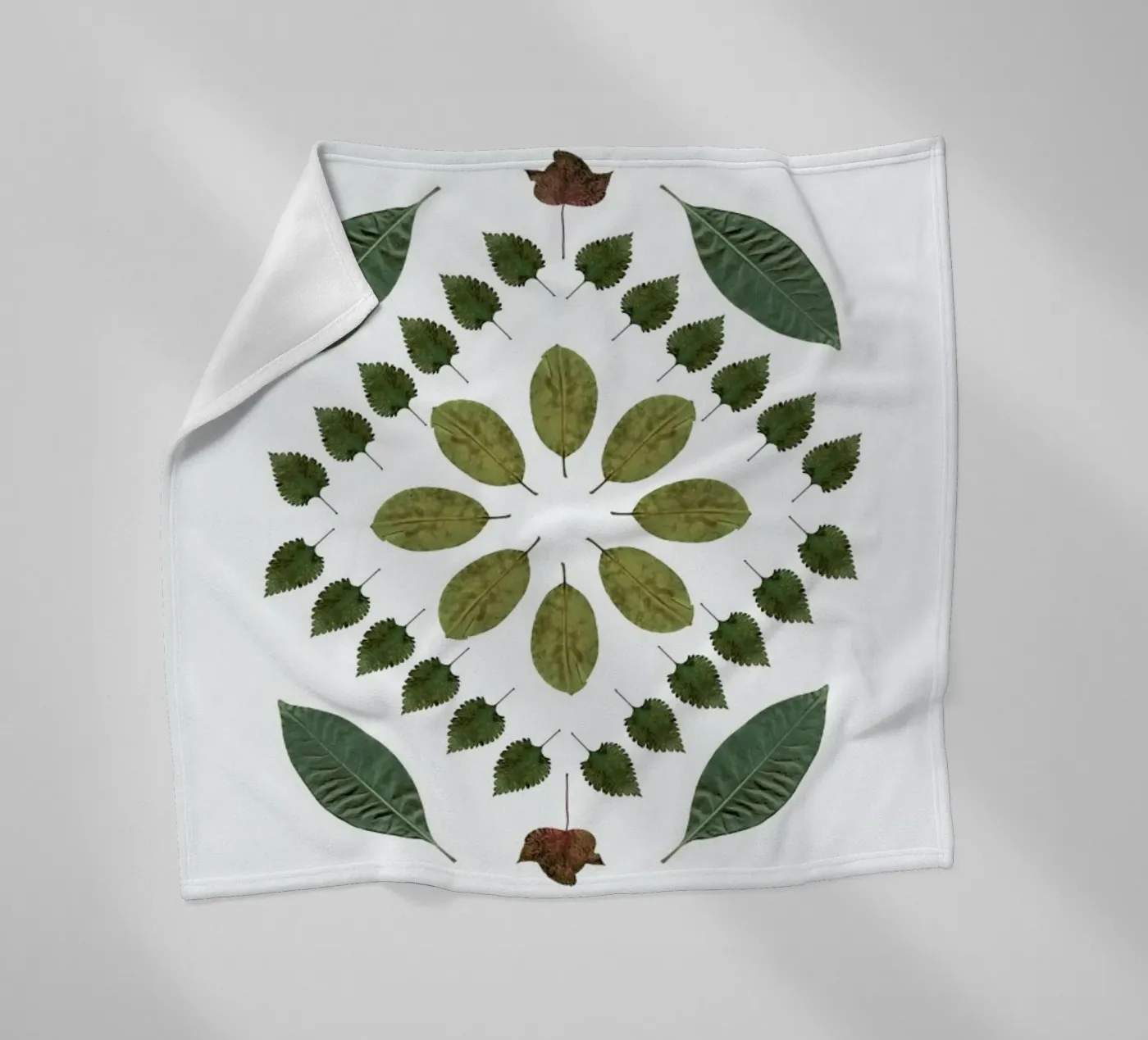 Botanicals 2 Fleecedecke von The Wall Shop