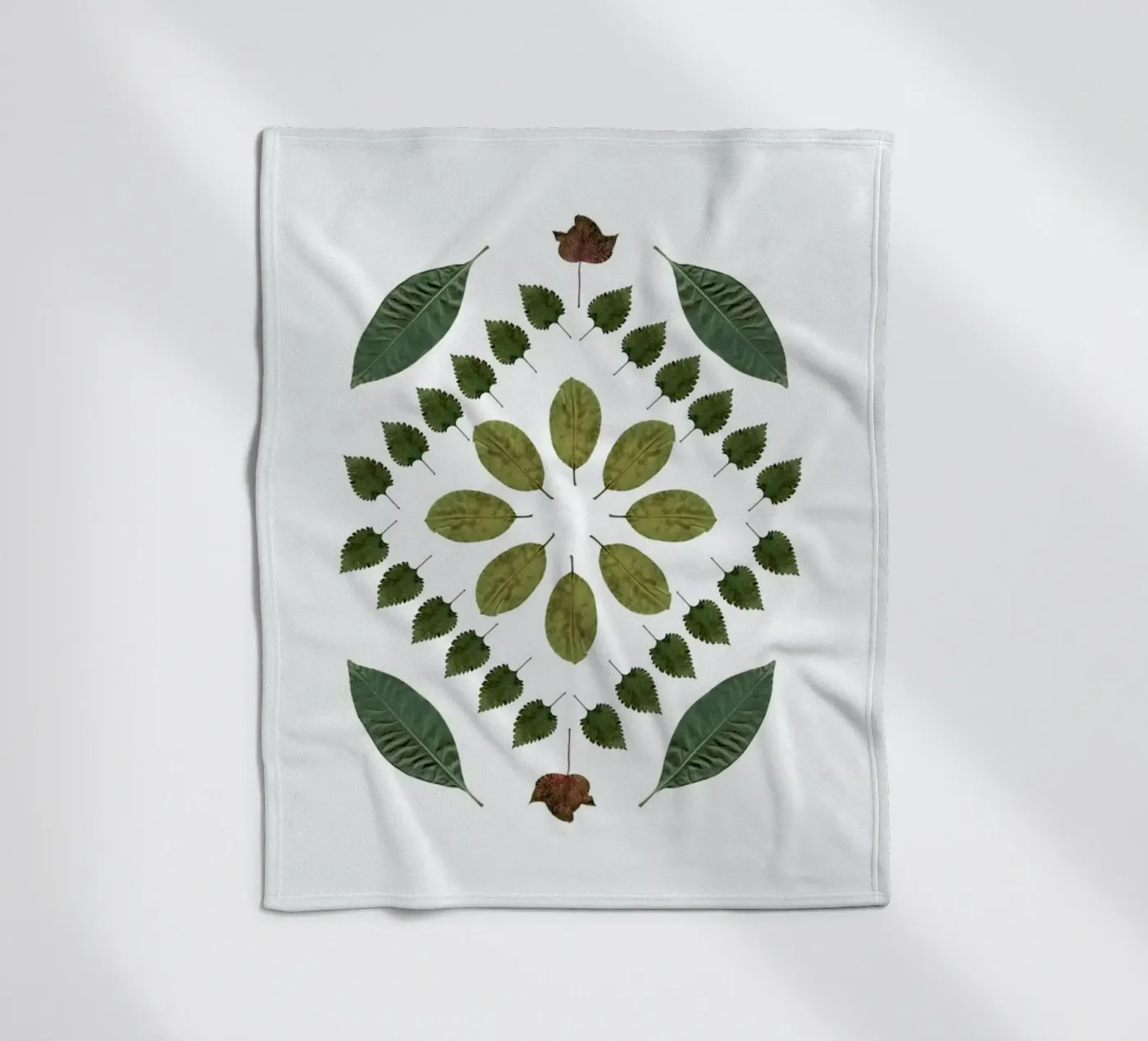 Botanicals 2 Fleecedecke von The Wall Shop