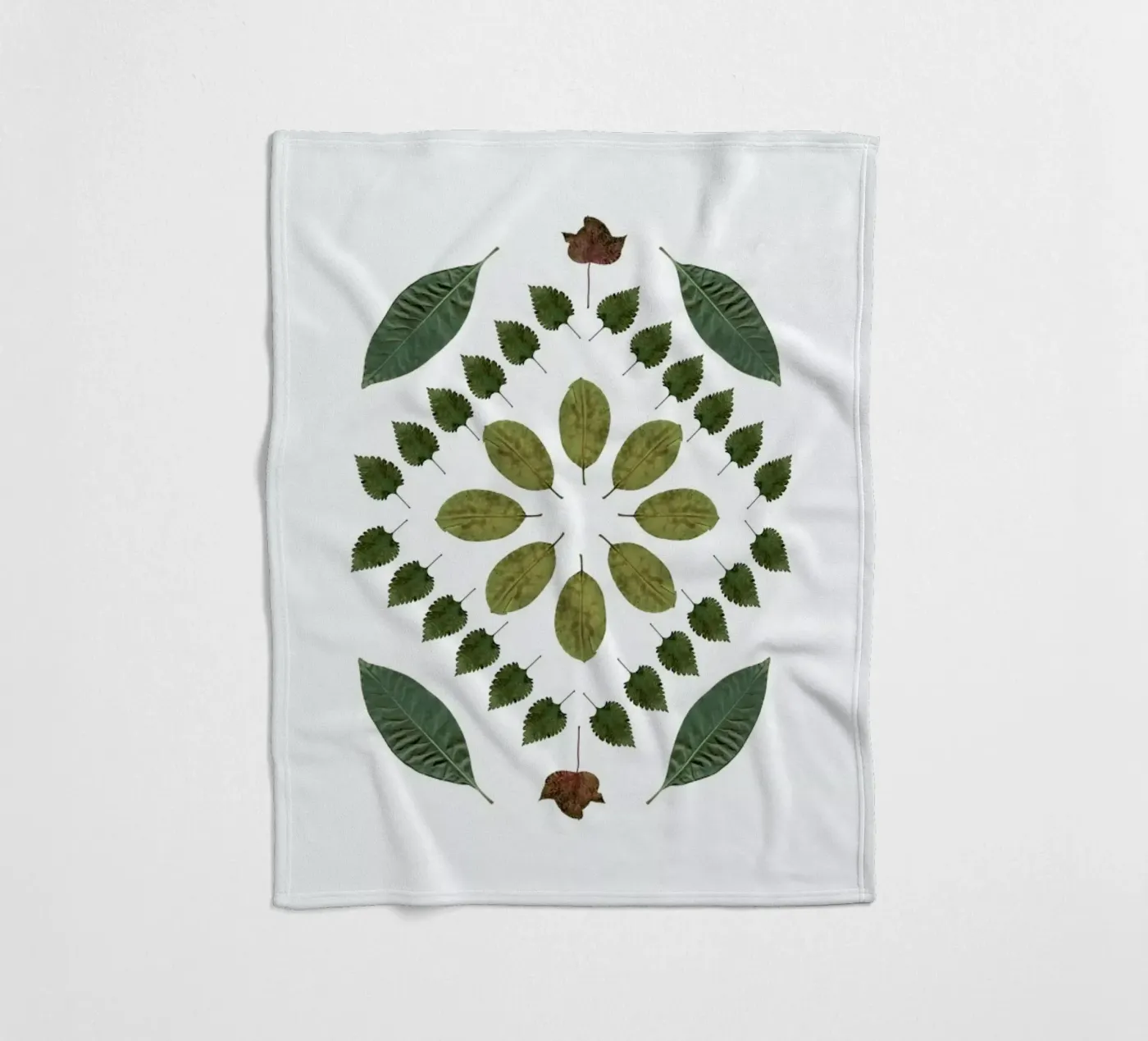 Botanicals 2 Fleecedecke von The Wall Shop