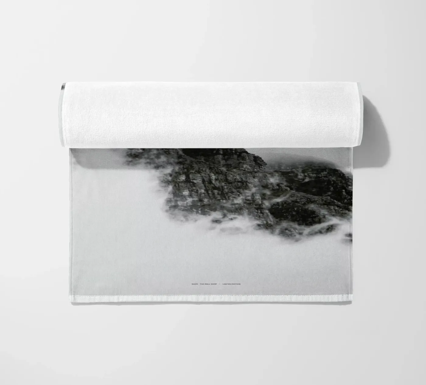 Mountain telo mare da The Wall Shop