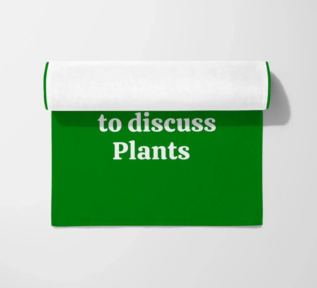 Introverted but willing to discuss plants Strandtuch von mygreenvalue