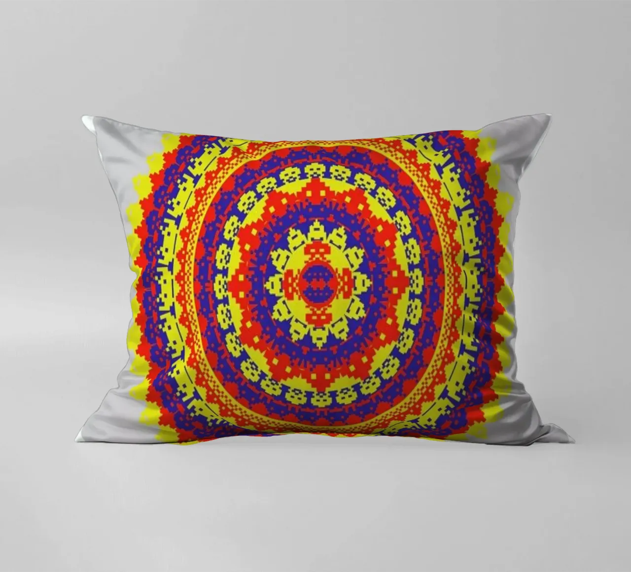 Space Invader Mandala cuscino da Olivier Marchand