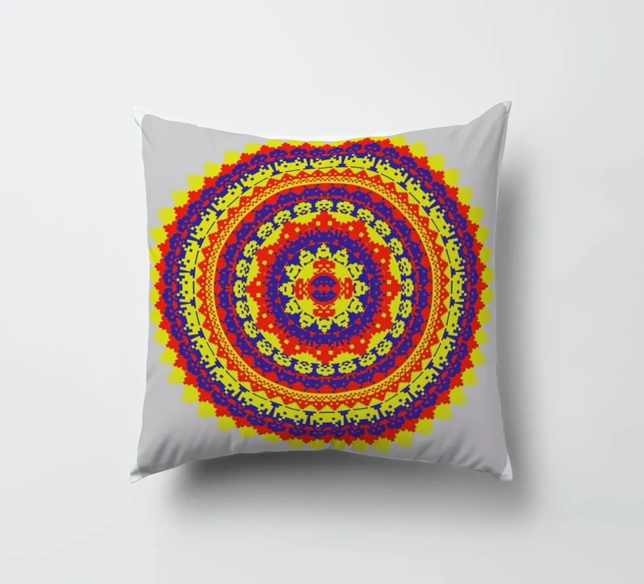 Space Invader Mandala cuscino da Olivier Marchand