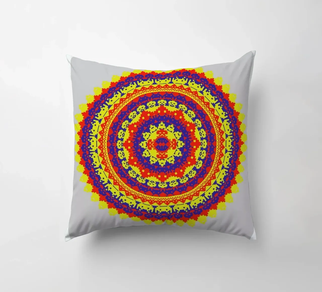 Space Invader Mandala cuscino da Olivier Marchand