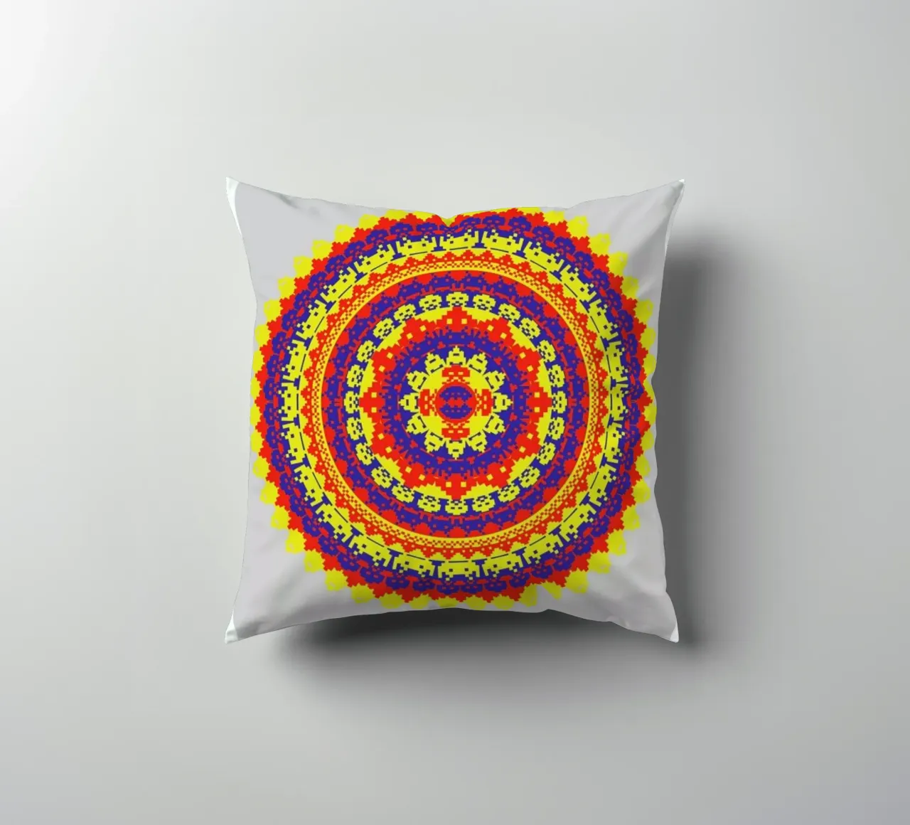 Space Invader Mandala cuscino da Olivier Marchand