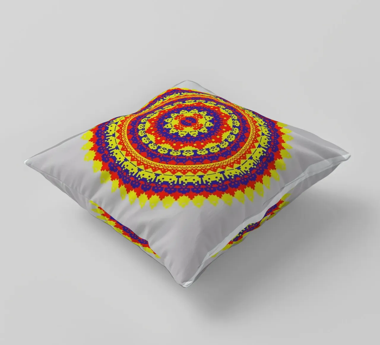 Space Invader Mandala cuscino da Olivier Marchand