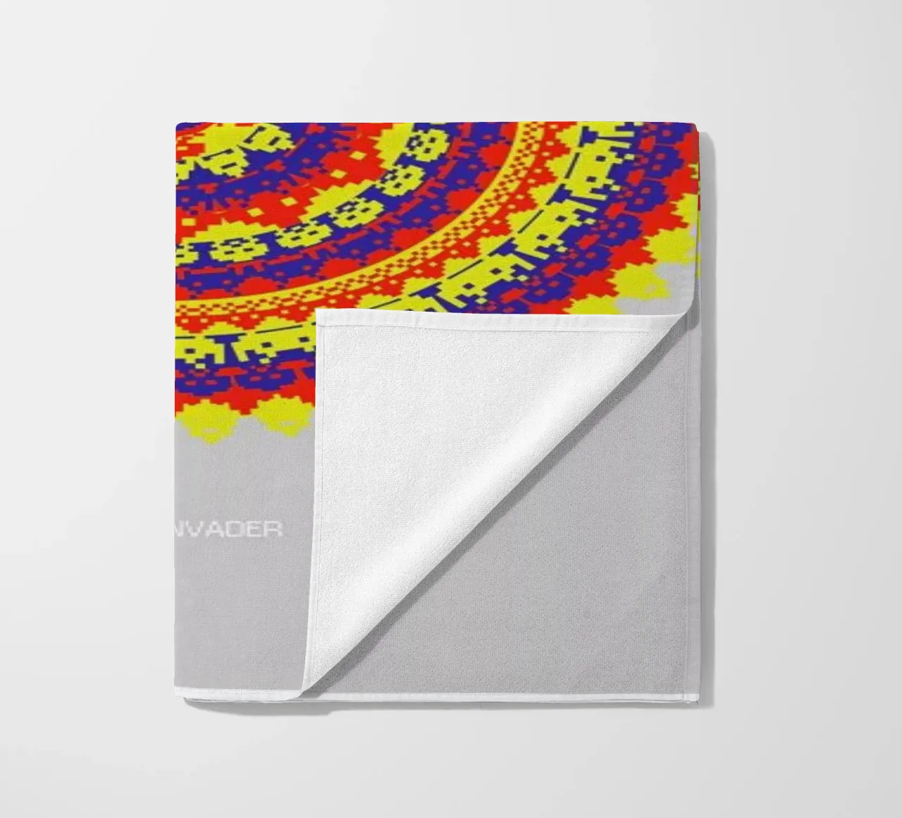 Space Invader Mandala telo mare da Olivier Marchand